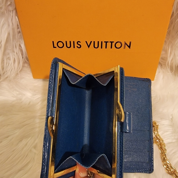 Authentic LV Epi blue snap wallet - Picture 14 of 14